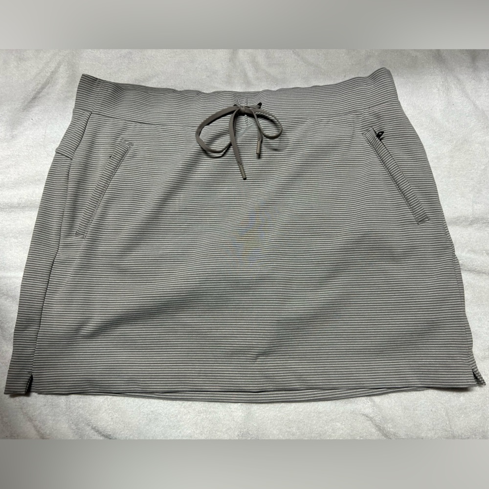 Athleta Stripe Modern Metro Skort L